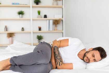 5 Causes of Stomach Pain When Lying Down and How to Treat It