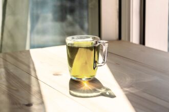 Green Tea and Type 2 Diabetes: Benefits and Risks