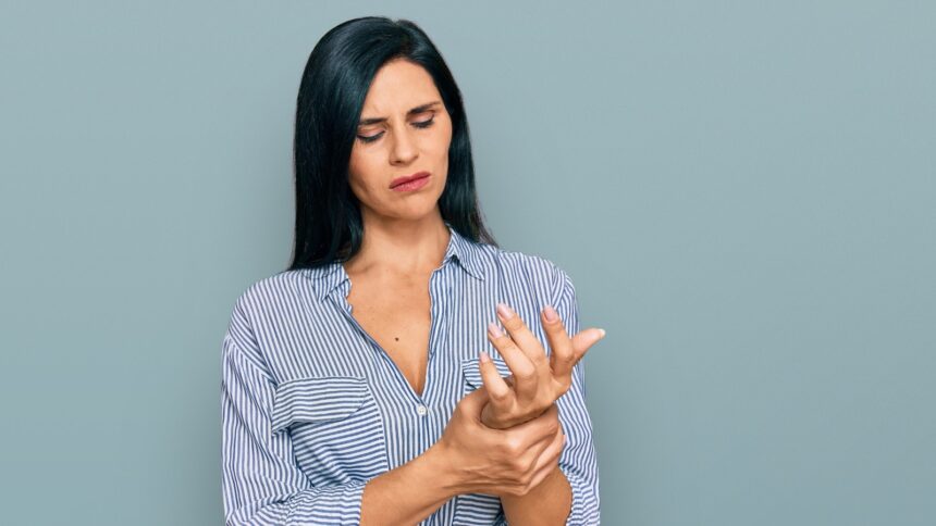 7 tips to manage arthritis flare-ups in winter naturally