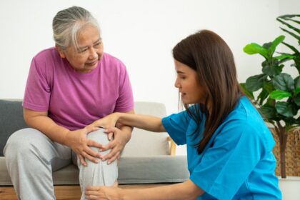 Worried about your parents’ knee pain? 7 expert-recommended exercises for seniors