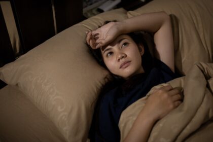 10 reasons you are tired, but still cannot sleep at night – and how to fix it