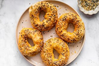 Easy Cottage Cheese Bagels
