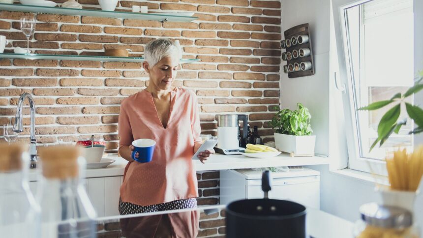 What Midlife Women Should Know About Intermittent Fasting