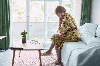Is It Aging or Dementia? How to Spot the Early Warning Signs